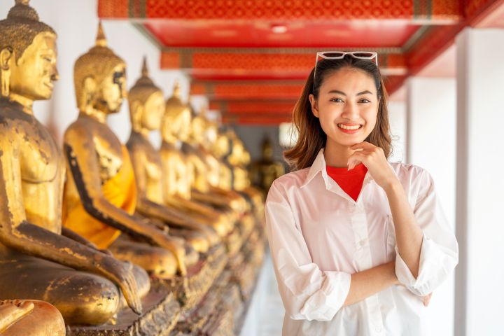 タイ　寺院　女性